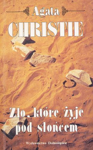 Okładka książki Zło, które żyje pod słońcem / Agatha Christie ; tł. Marian Sławiński.