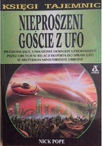 Okładka książki Nieproszeni goście z UFO / Nick Pope ; przekład Kamil Omar Kuraszkiewicz.