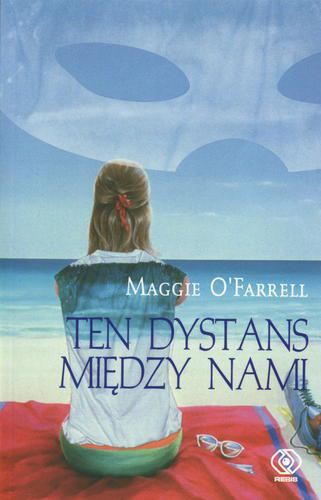 Okładka książki Ten dystans między nami / Maggie O`Farrell ; przekład Konrad Majchrzak.