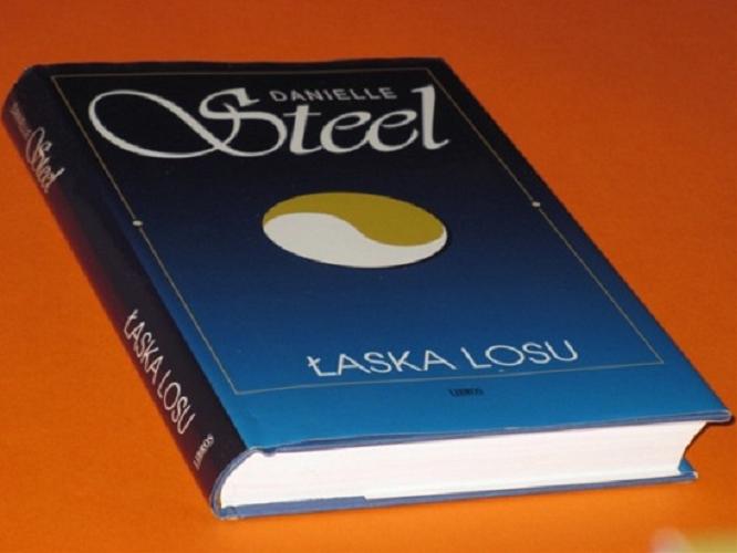 Okładka książki Łaska losu / Danielle Steel ; z angielskiego przełożyła Krystyna Chmiel.