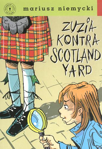 Okładka książki Zuzia kontra Scotland Yard / Mariusz Niemycki ; ilustracje Elżbieta Śmietanka-Combik.