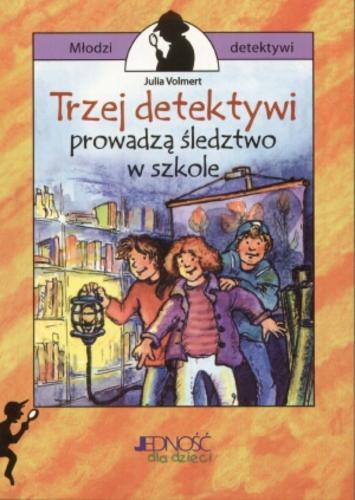 Okładka książki Trzej detektywi prowadzą śledztwo w szkole / Julia Volmert ; ilustracje Susanne Krauß ; tłumaczenie Magdalena Jałowiec.