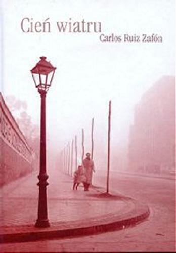 Okładka książki Cień wiatru / Carlos Ruiz Zafón ; przełożyli Beata Fabjańska-Potapczuk, Carlos Marrodan Casas.