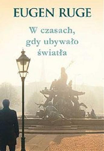Okładka książki W czasach, gdy ubywało światła : dzieje pewnej rodziny / Eugen Ruge ; przeł. [z niem.] Ryszard Wojnakowski.