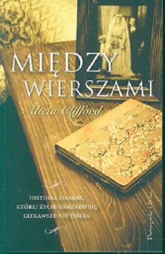 Okładka książki Między wierszami / Alicia Clifford ; przełożył Adam Tuz.