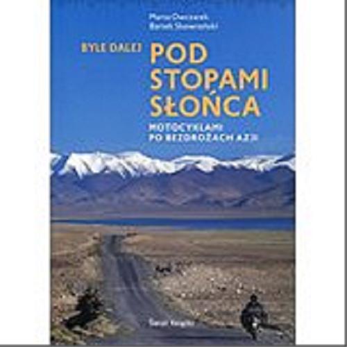 Okładka książki Byle dalej : pod stopami słońca : motocyklami po bezdrożach Azji / Marta Owczarek, Bartek Skowroński.