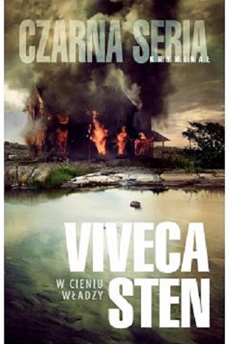 Okładka książki W cieniu władzy / Viveca Sten ; przełożył Wojciech Łygaś.