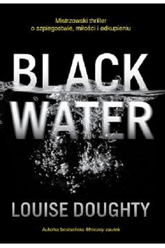 Okładka książki Black water / Louise Doughty ; z języka angielskiego przełożył Mariusz Gądek.