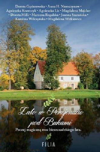 Okładka książki Lato w Pensjonacie pod Bukami / Agnieszka Krawczyk, Magdalena Witkiewicz, Dorota Gąsiorowska, Anna H. Niemczynow, Marzena Rogalska, Marzena Lis, Magdalena Majcher, Karolina Wilczyńska.