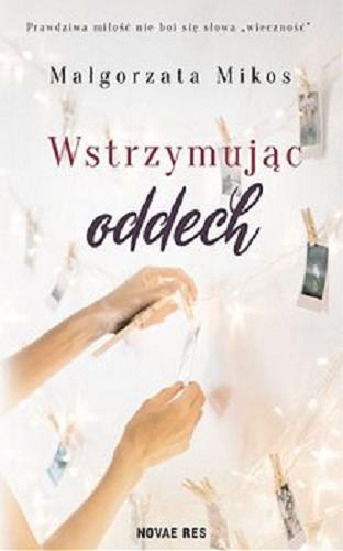 Okładka książki Wstrzymując oddech / Małgorzata Mikos.