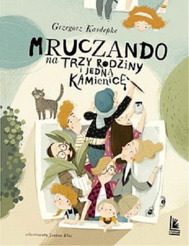 Okładka książki Mruczando na trzy rodziny i jedną kamienicę / Grzegorz Kasdepke ; zilustrowała Joanna Kłos.