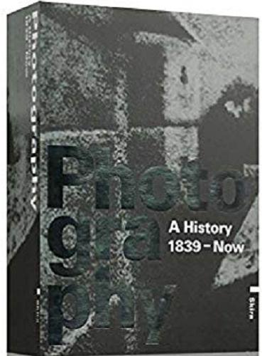 Okładka książki Photography. Tom 1, The origins : 1839-1890 / redakcja Walter Gaudanini ; tekst Quentin Bajac, Elizabeth Siegel, Francesco Zanot.